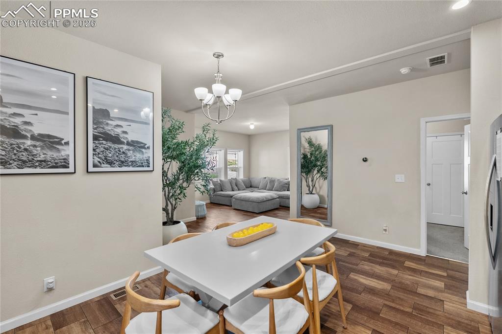 Image 21 of 31: Dining Area