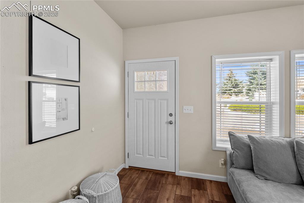 Image 4 of 31: Interior - front door 