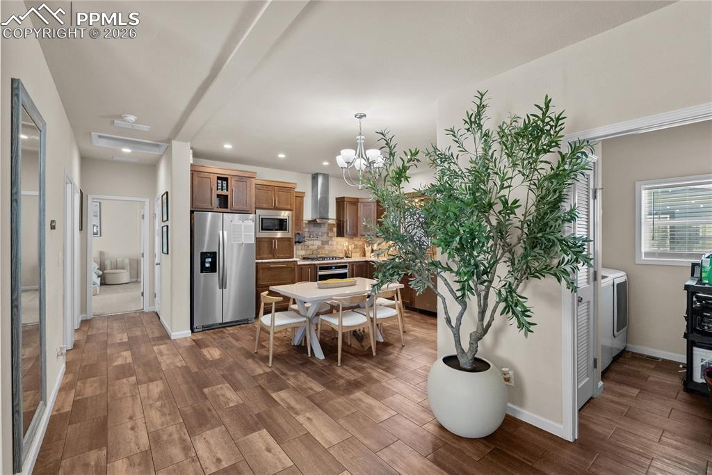 Image 7 of 31: open dining room 