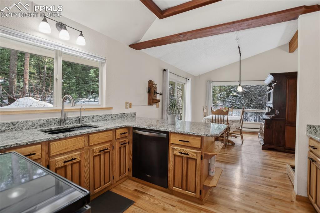 Image 15 of 50: Kitchen.