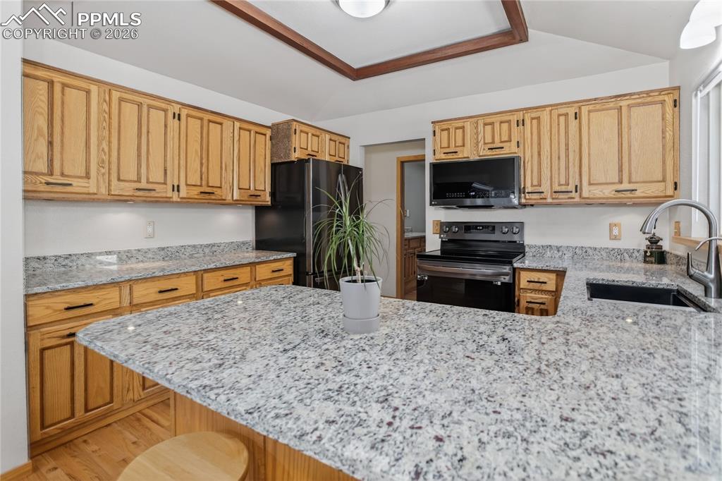 Image 17 of 50: Kitchen.