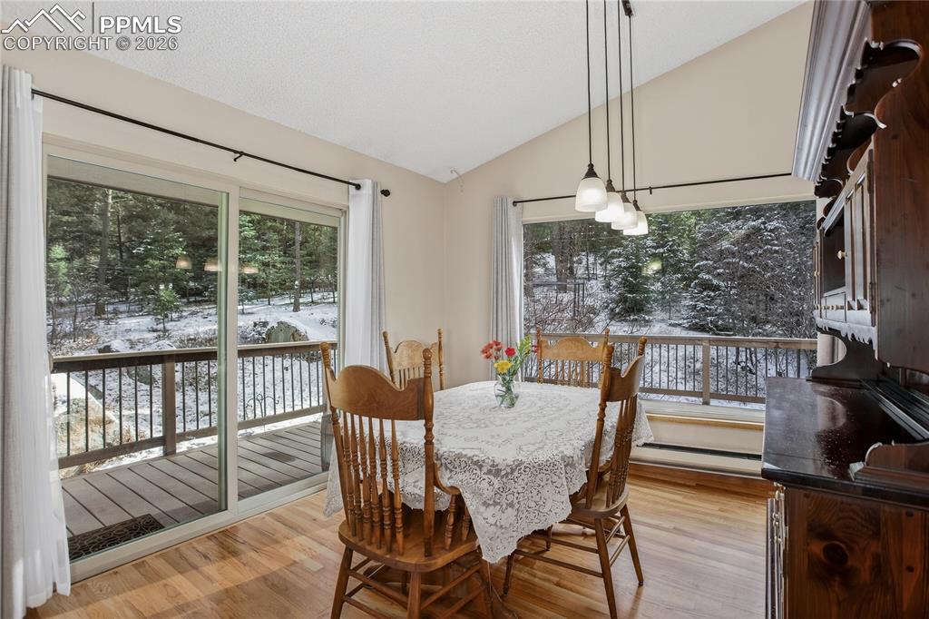 Image 8 of 50: Dining room.