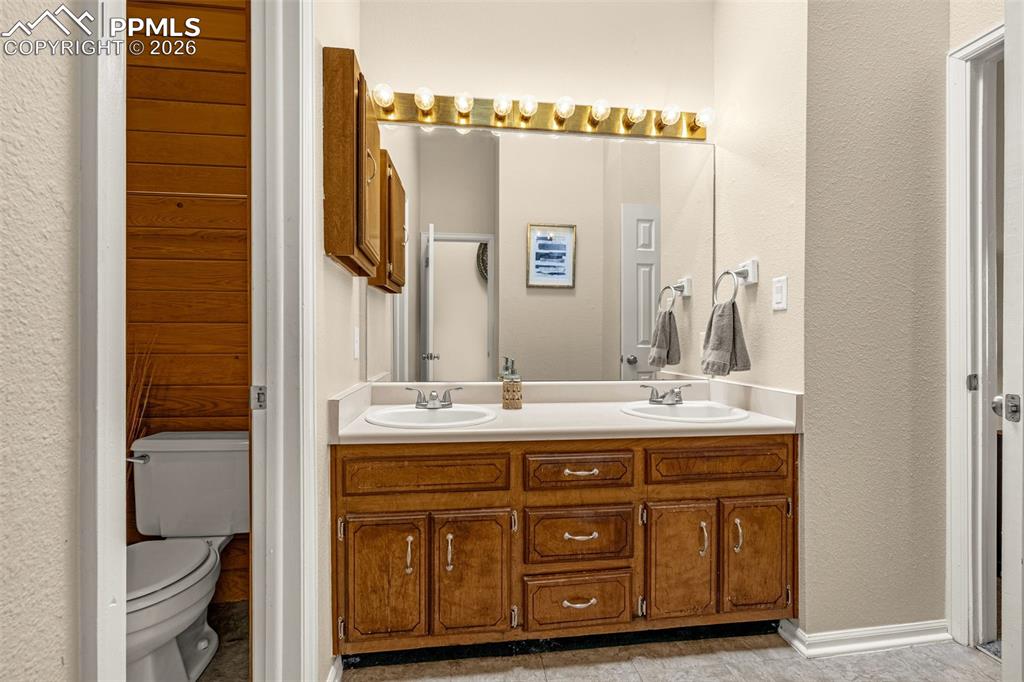 Image 15 of 35: Bathroom