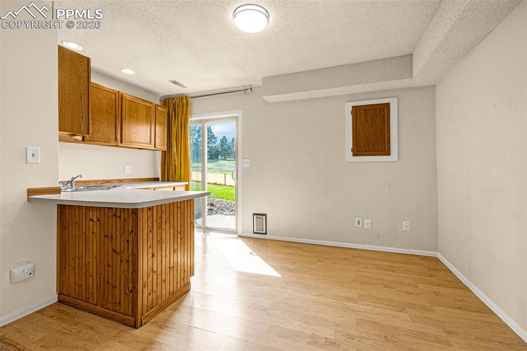 Image 20 of 35: Kitchen