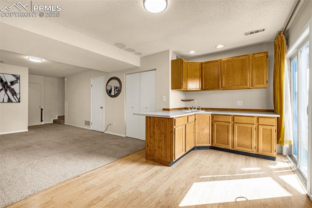 Image 21 of 35: Kitchen