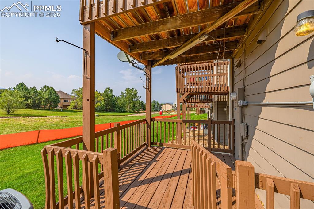 Image 24 of 35: Deck