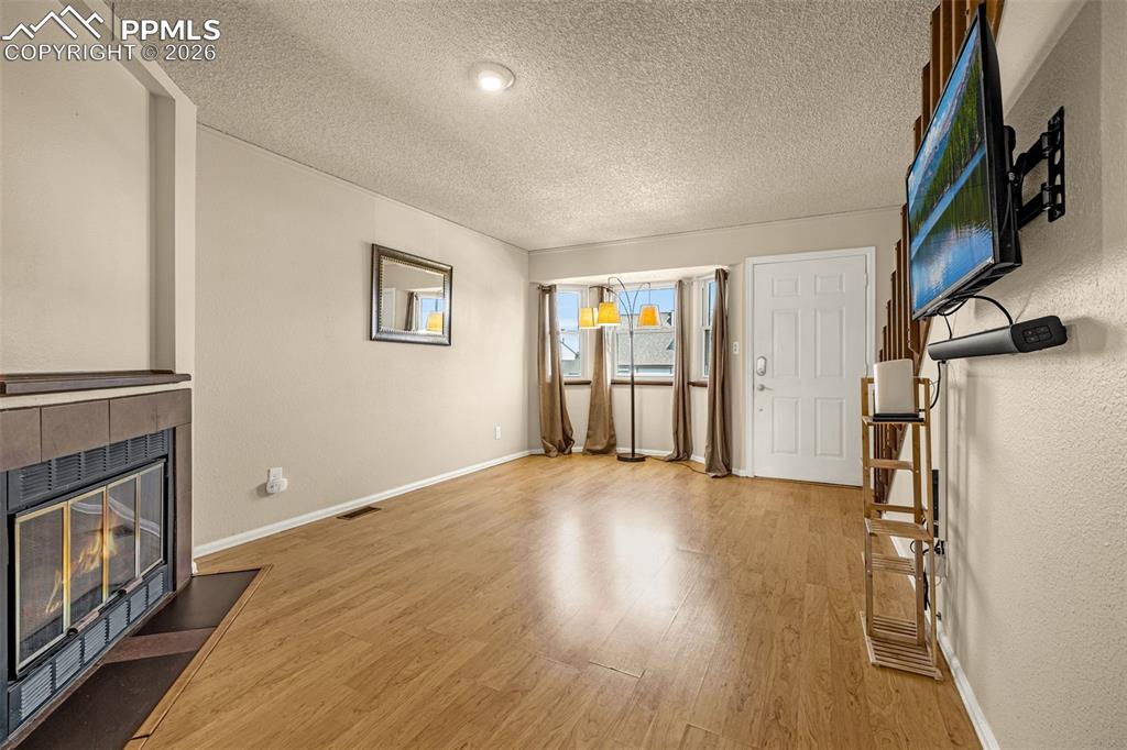 Image 6 of 35: Living Room