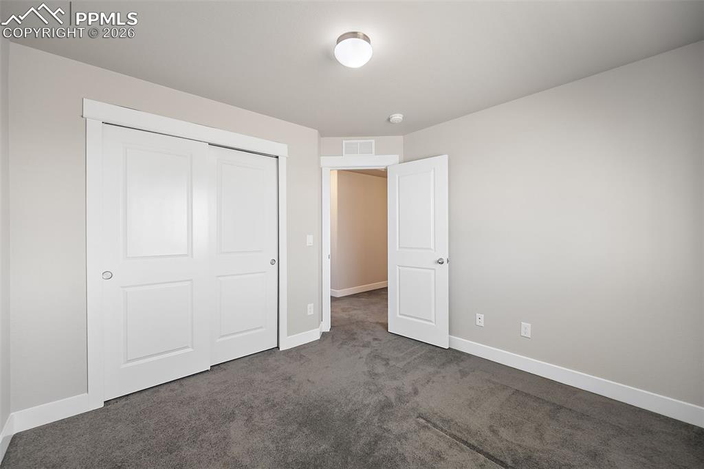 Image 16 of 25: Bedroom
