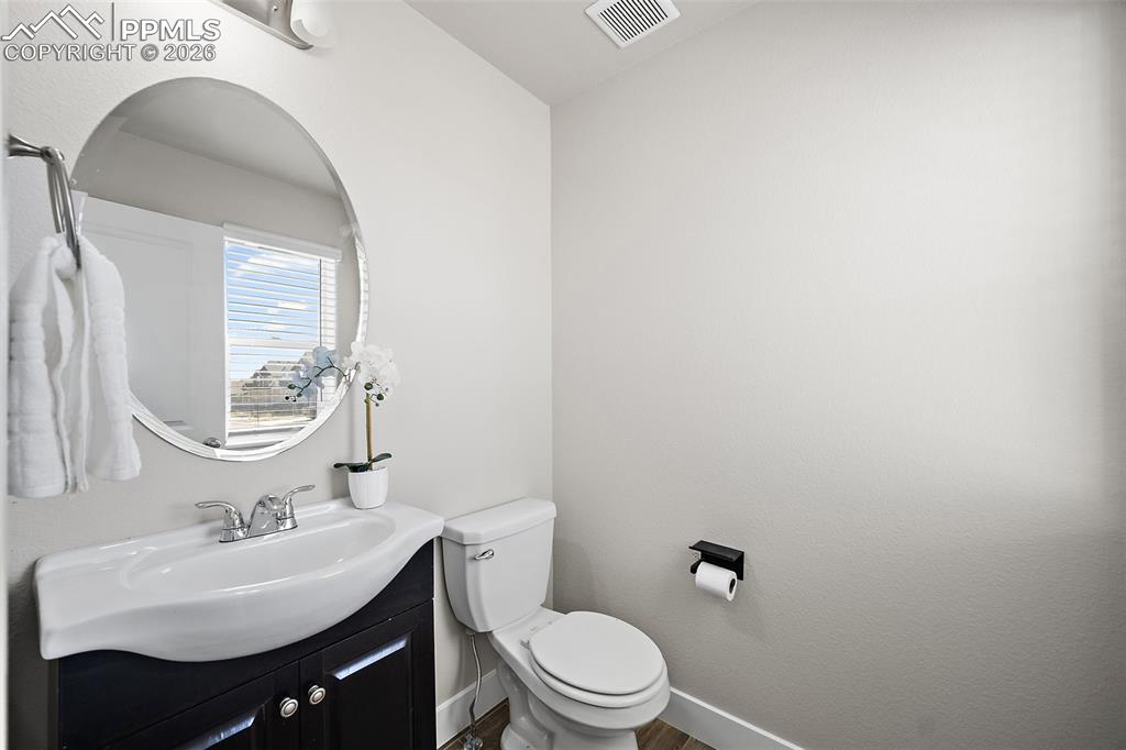 Image 20 of 25: Bathroom