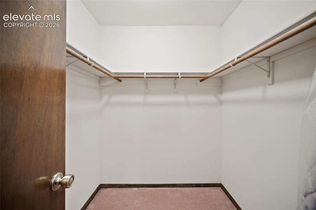 Image 19 of 33: Closet