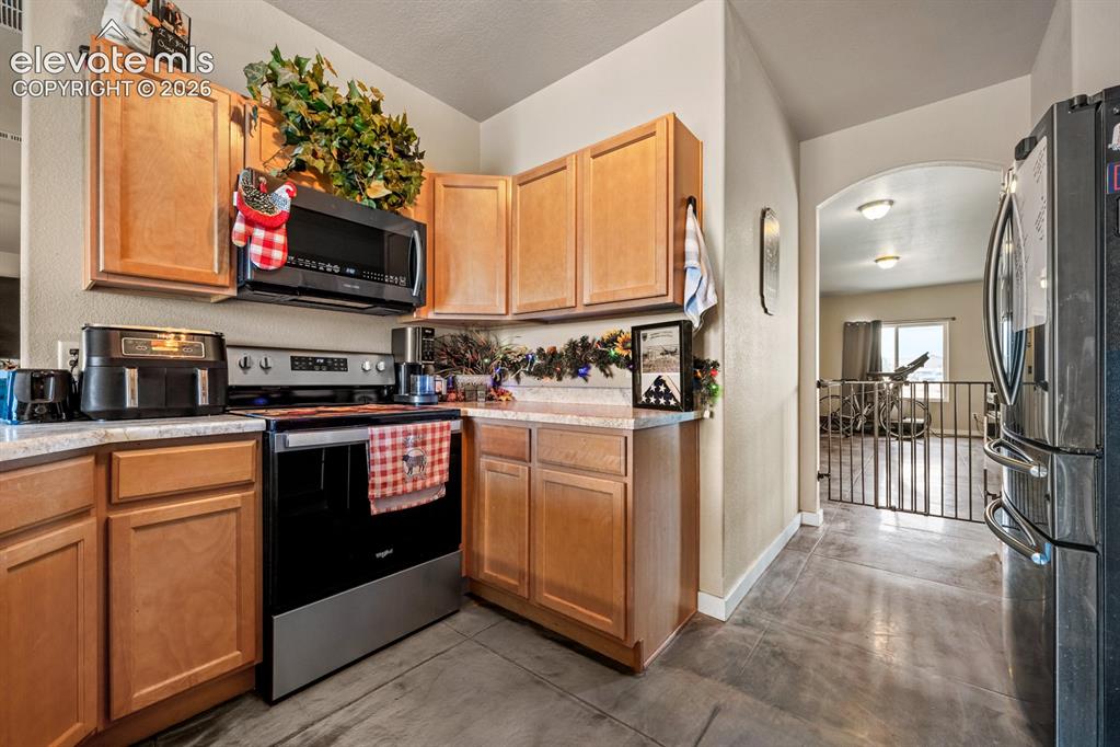 Image 14 of 40: Kitchen