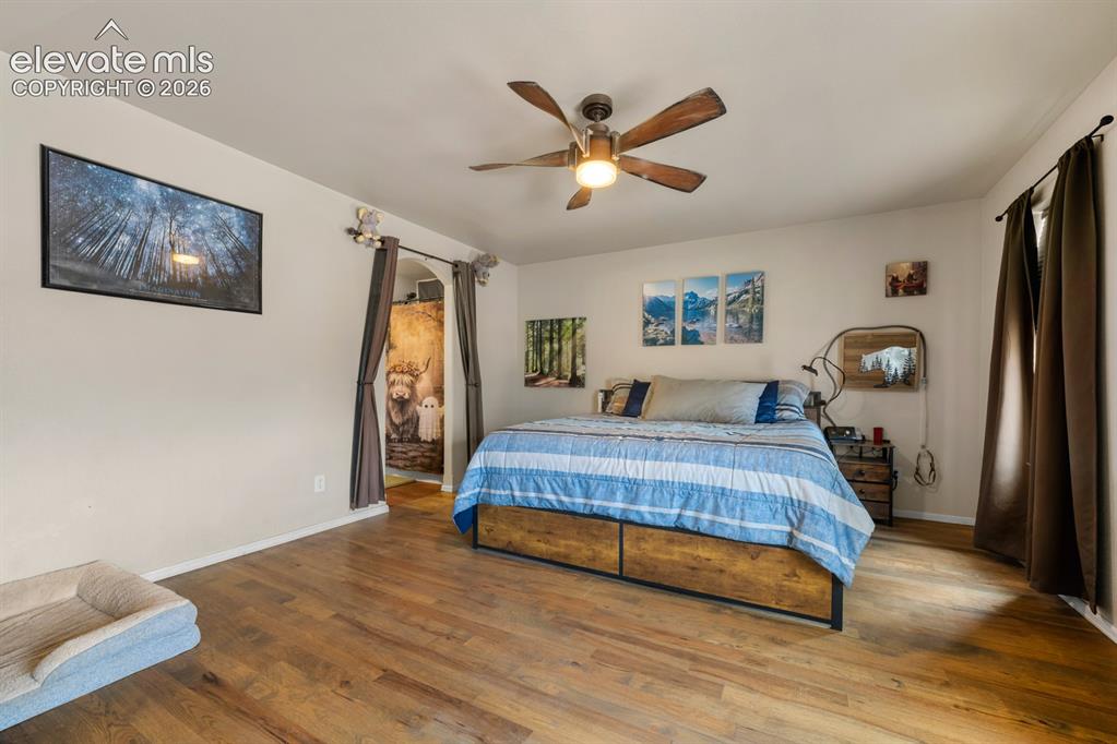 Image 19 of 40: Bedroom