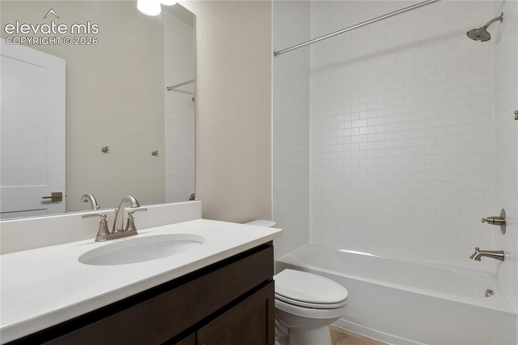 Image 17 of 50: Main level secondary full bath
