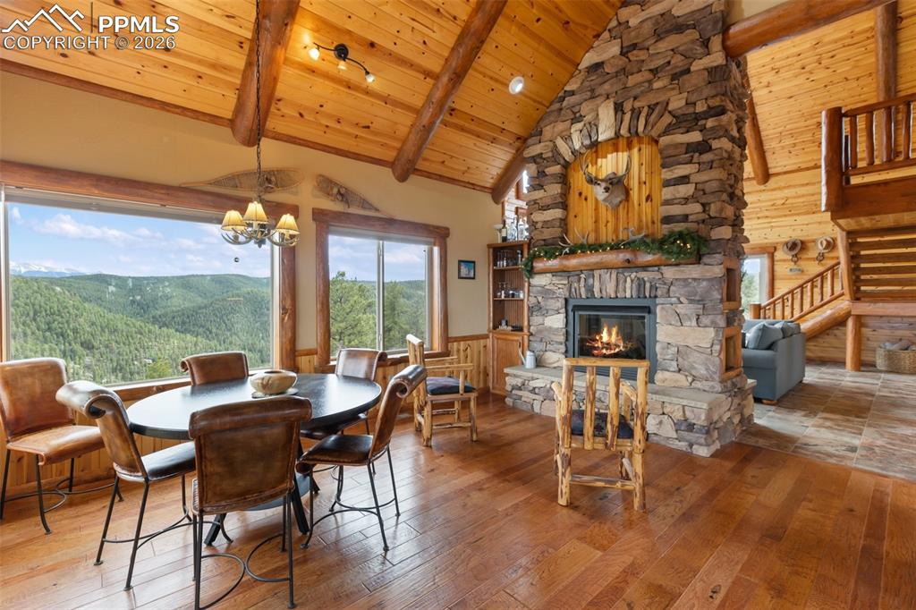 Image 11 of 49: Dining Area