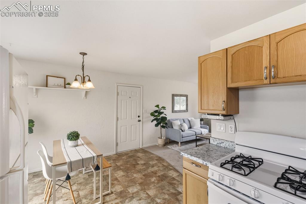 Image 11 of 35: Kitchen