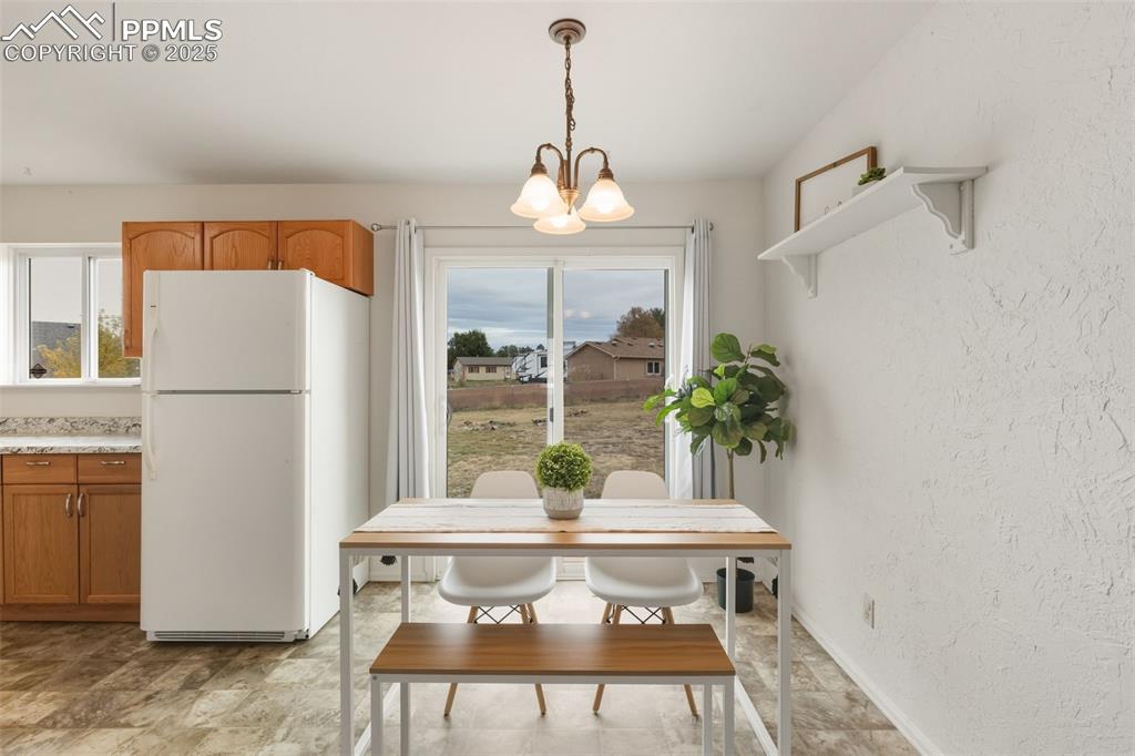 Image 12 of 35: Dining Area