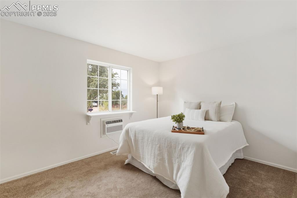 Image 14 of 35: Bedroom