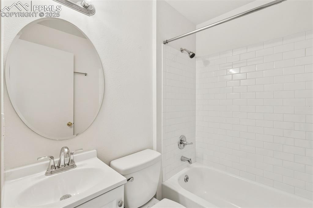 Image 16 of 35: Bathroom