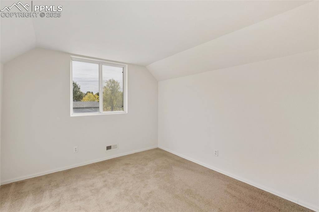 Image 21 of 35: Bonus Room