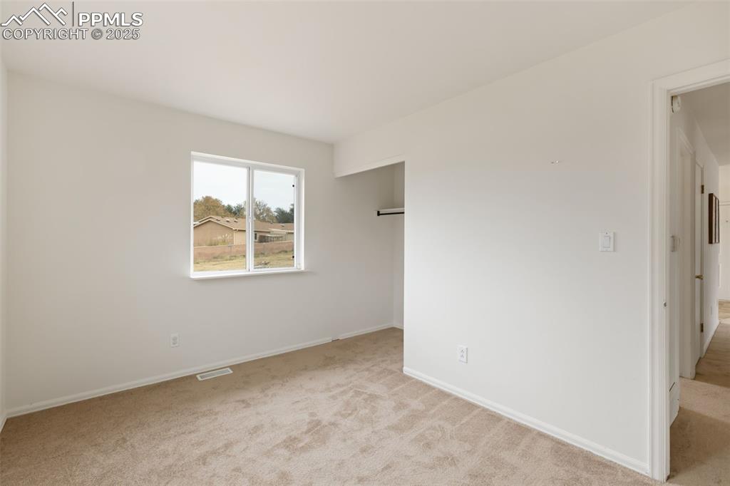 Image 25 of 35: Bedroom