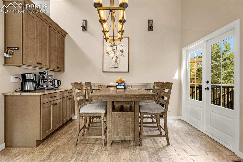 Image 10 of 36: Dining Area