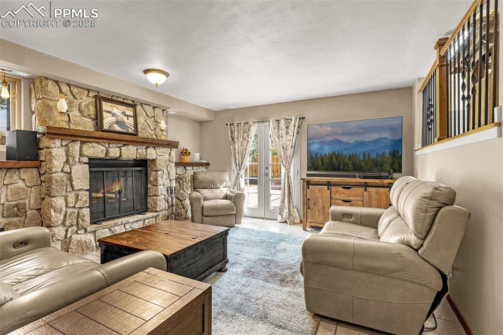 Image 11 of 36: Living Room