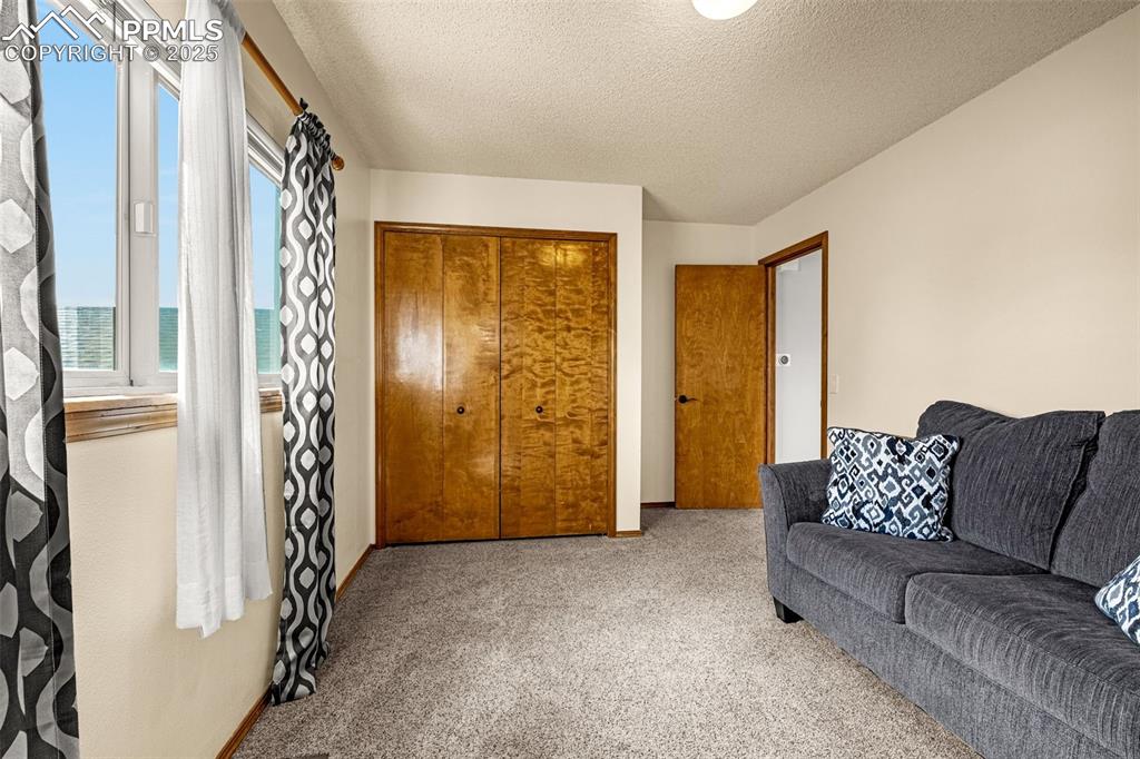 Image 21 of 36: Living Room