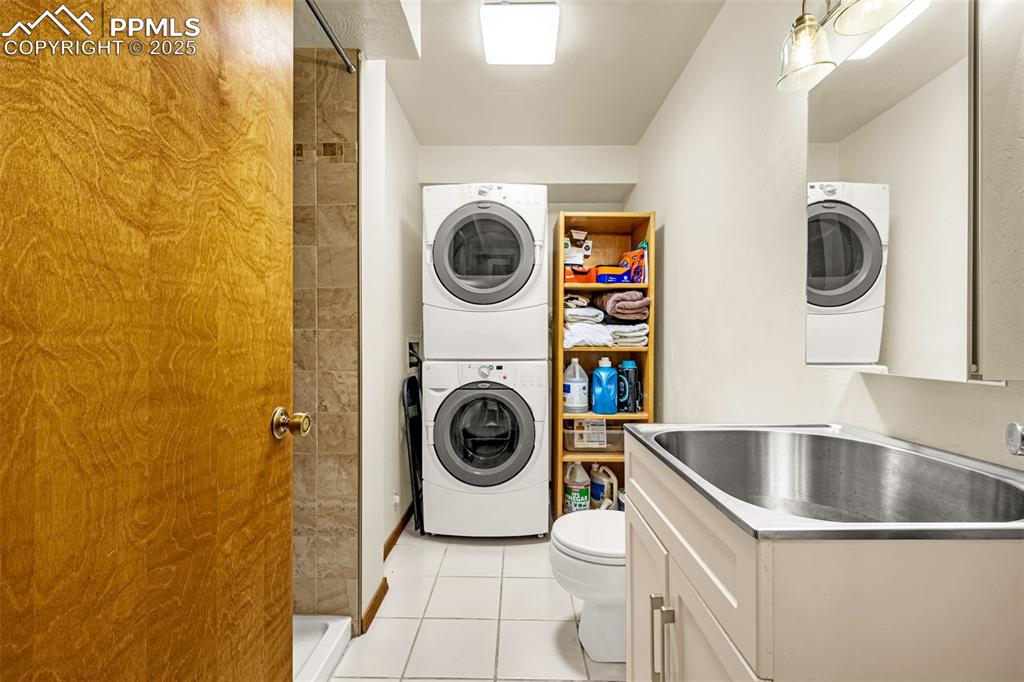 Image 27 of 36: Laundry