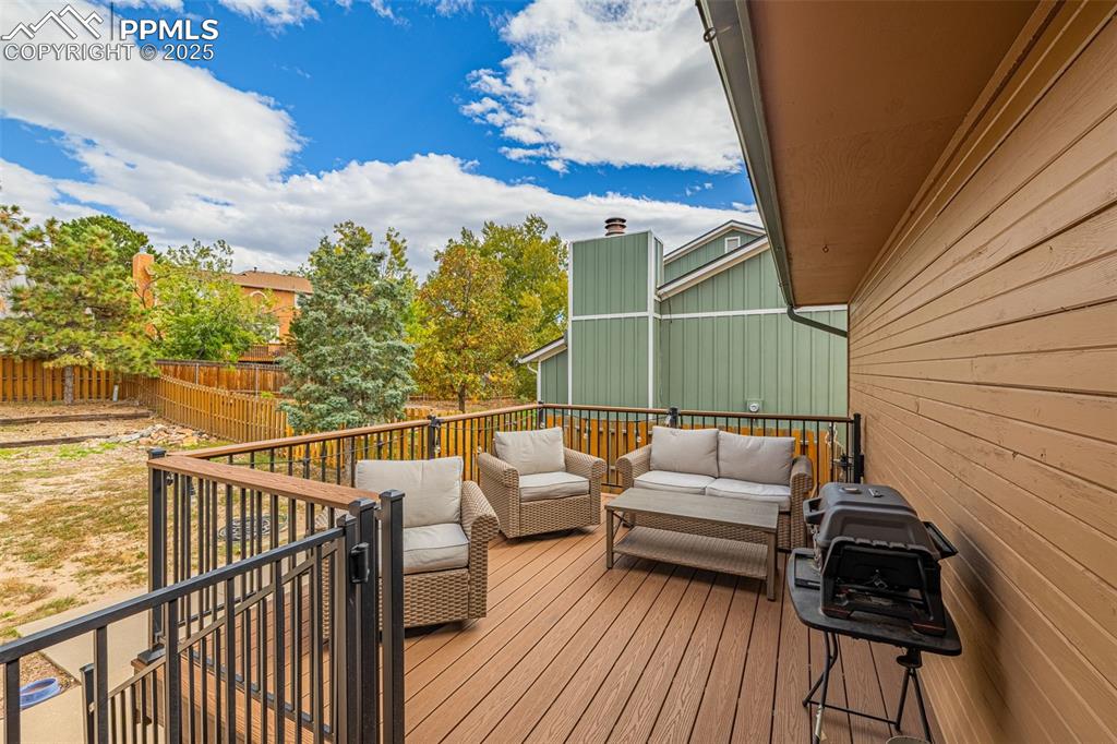 Image 28 of 36: Deck