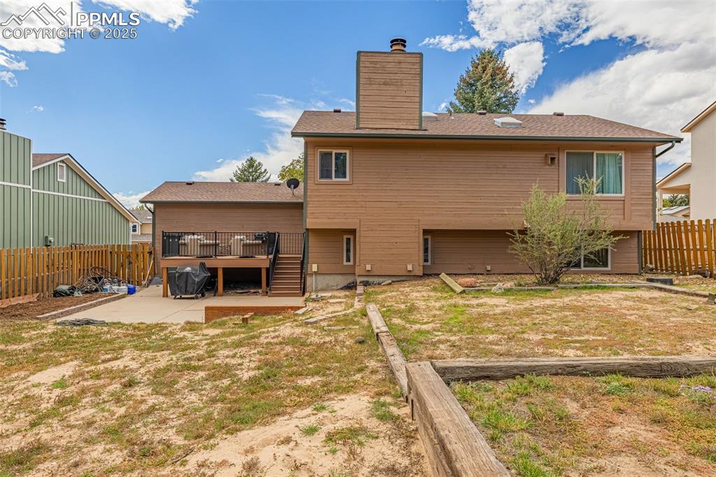 Image 31 of 36: Back of Structure