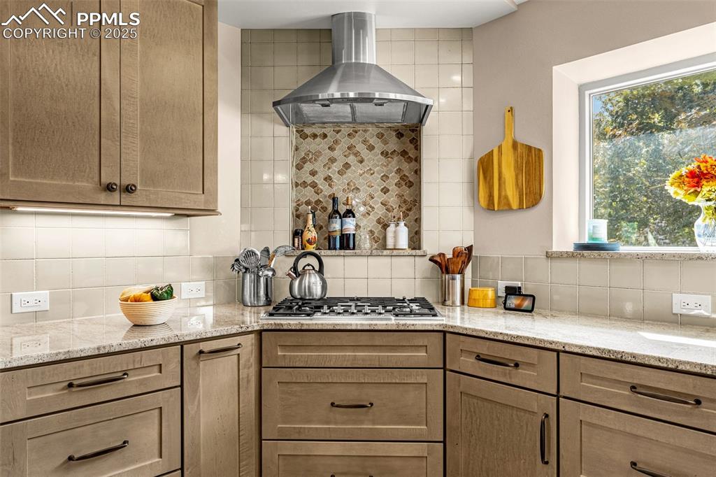 Image 8 of 36: Kitchen