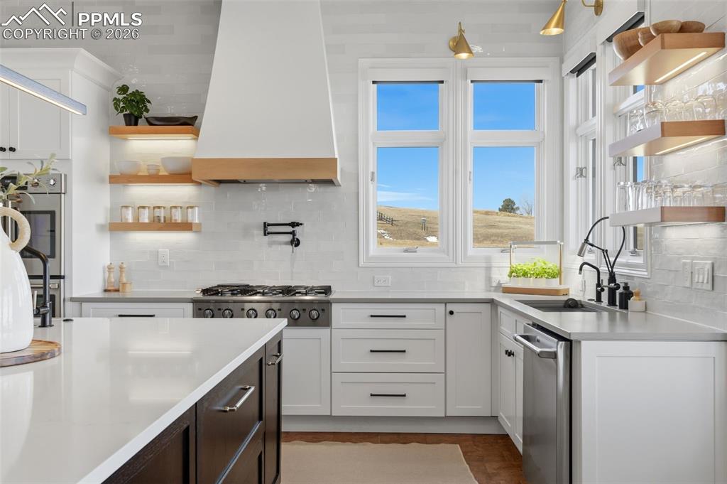 Image 11 of 50: Kitchen