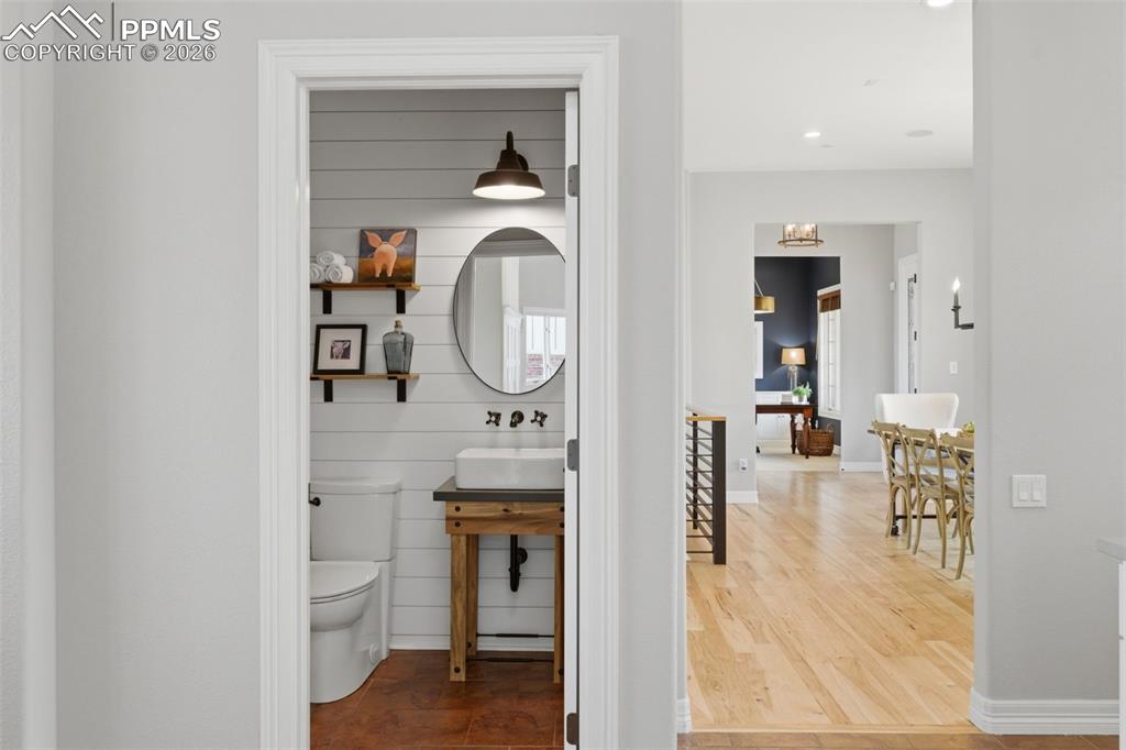 Image 14 of 50: Bathroom