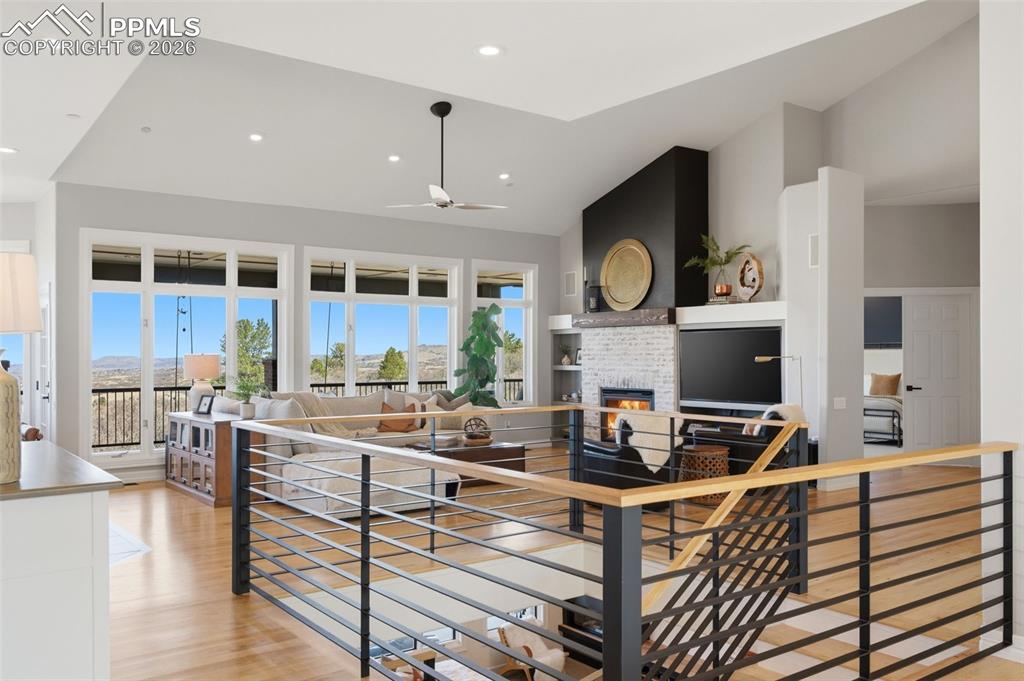 Image 18 of 50: Living Room