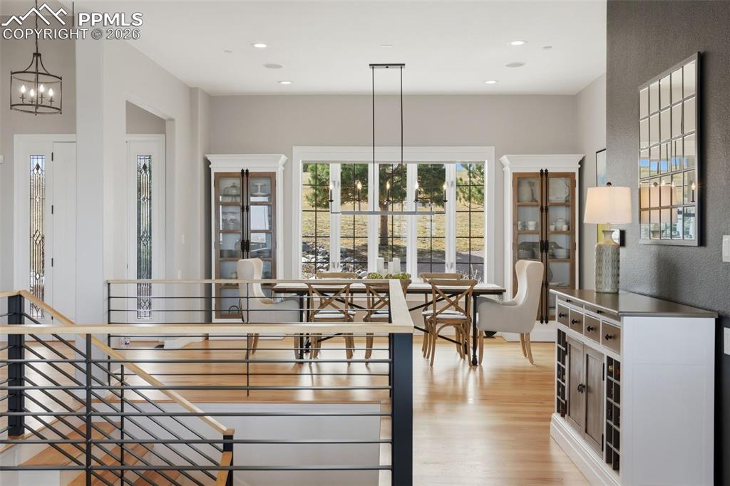 Image 19 of 50: Dining Area