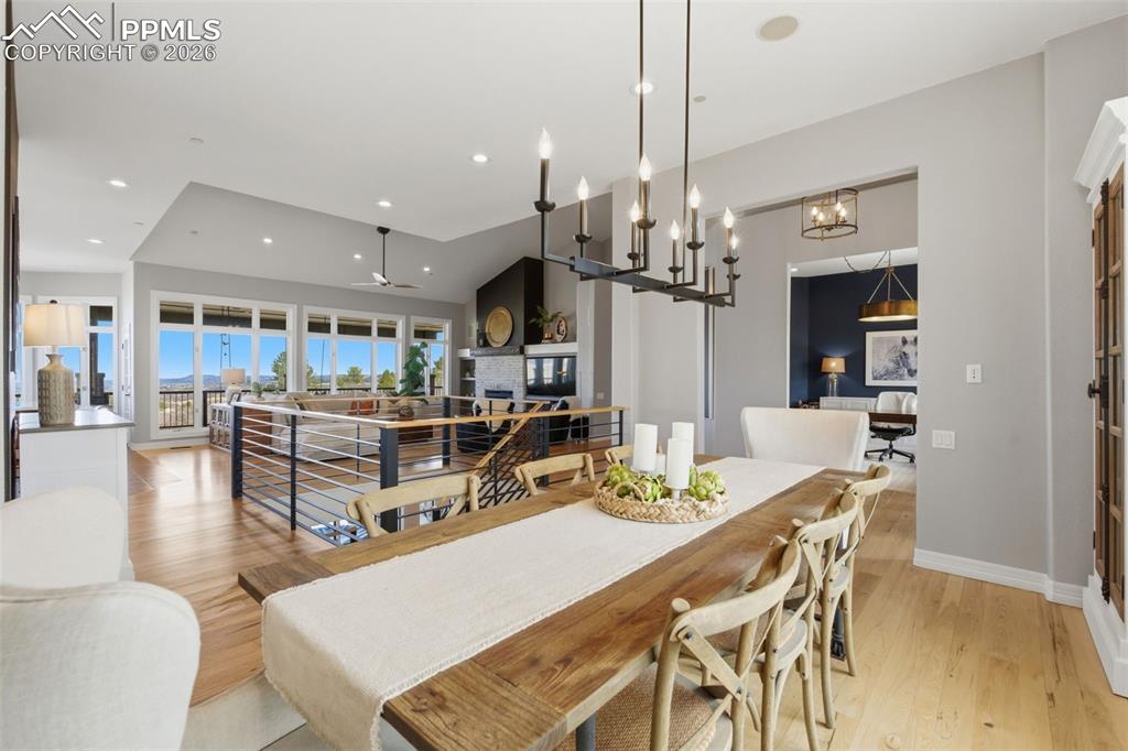 Image 20 of 50: Dining Area