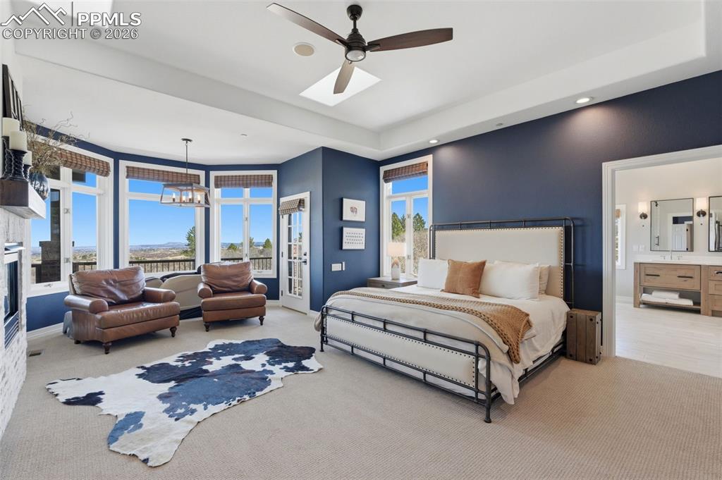 Image 24 of 50: Bedroom