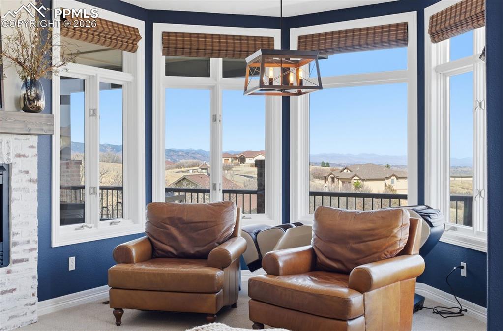 Image 25 of 50: Sitting Room