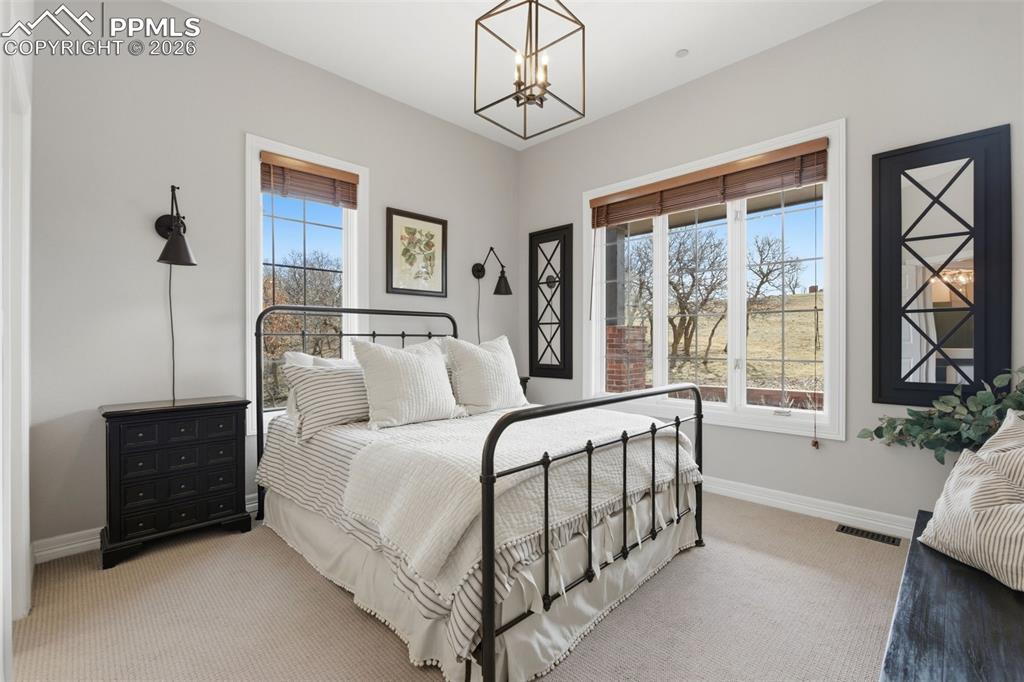 Image 29 of 50: Bedroom