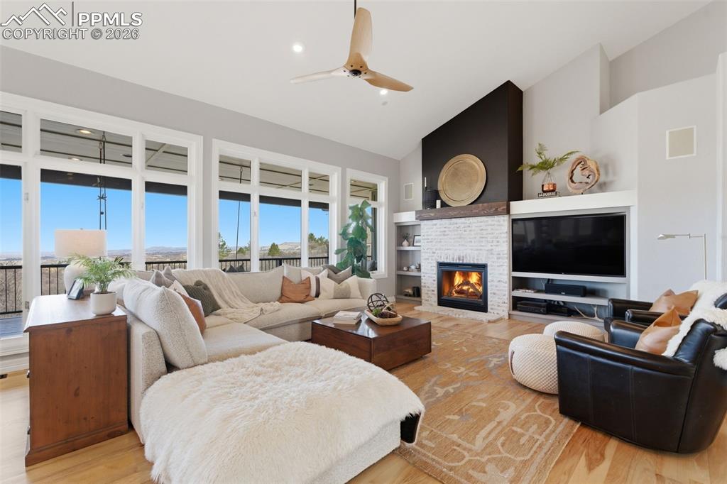 Image 3 of 50: Living Room