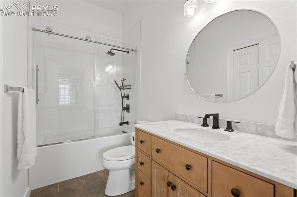 Image 30 of 50: Bathroom