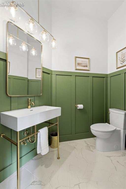 Image 31 of 50: Bathroom