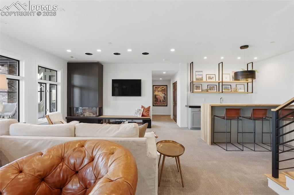 Image 34 of 50: Living Room