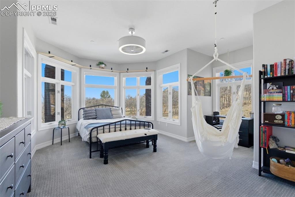 Image 41 of 50: Bedroom