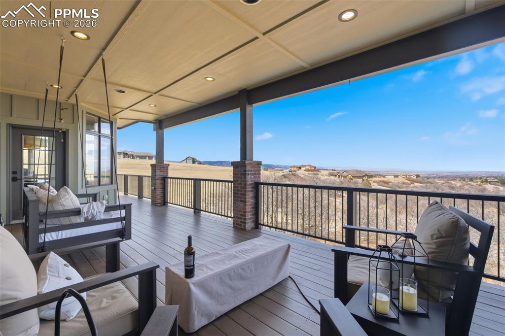 Image 45 of 50: Deck