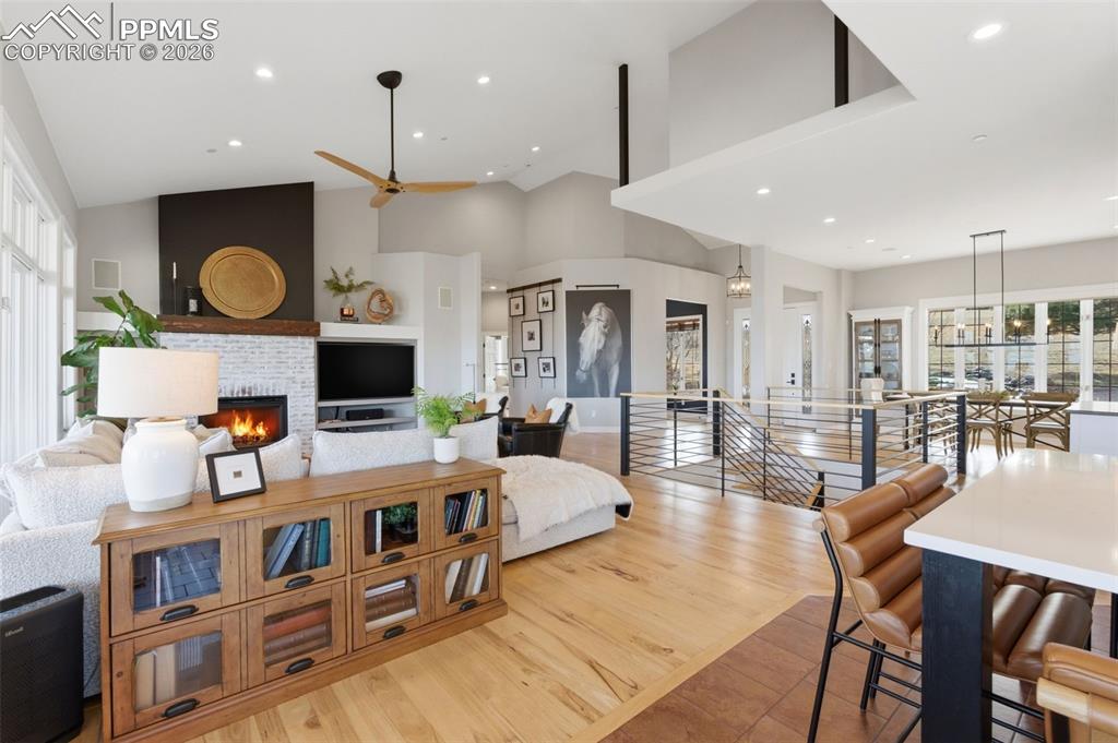 Image 6 of 50: Living Room