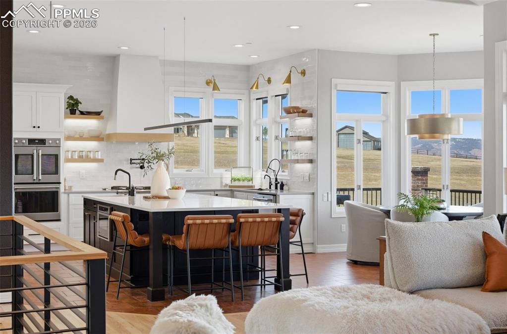 Image 7 of 50: Kitchen