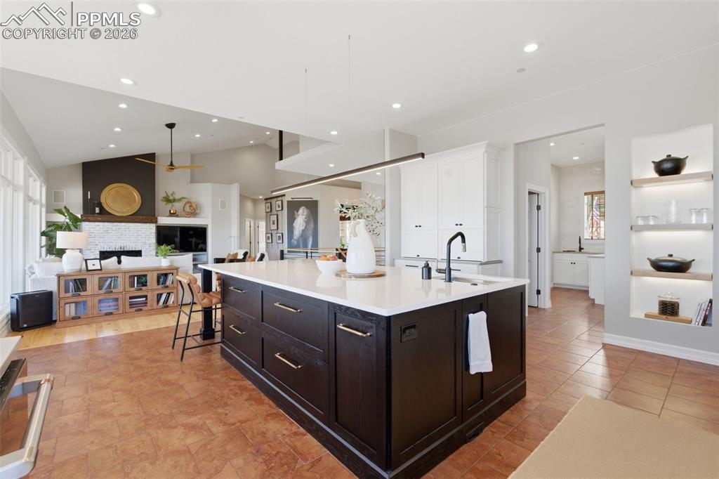 Image 8 of 50: Kitchen