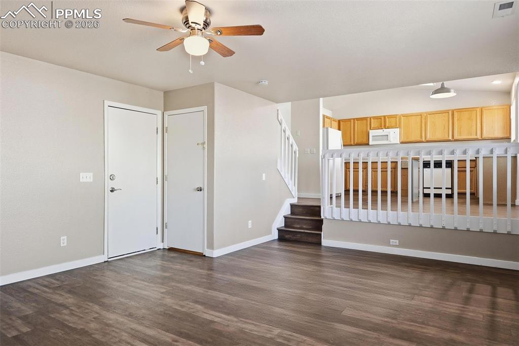 Image 10 of 36: Family Room