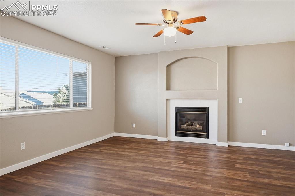 Image 11 of 36: Family Room